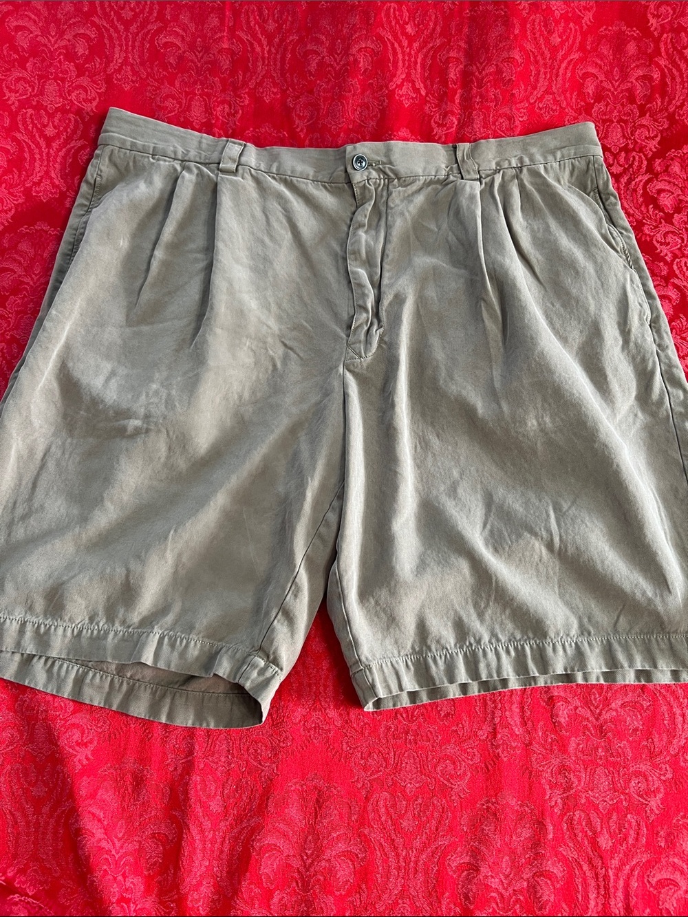 Tommy Bahama Relax Silk Shorts Men’s Size 40 Khaki Pleated Resort Casual